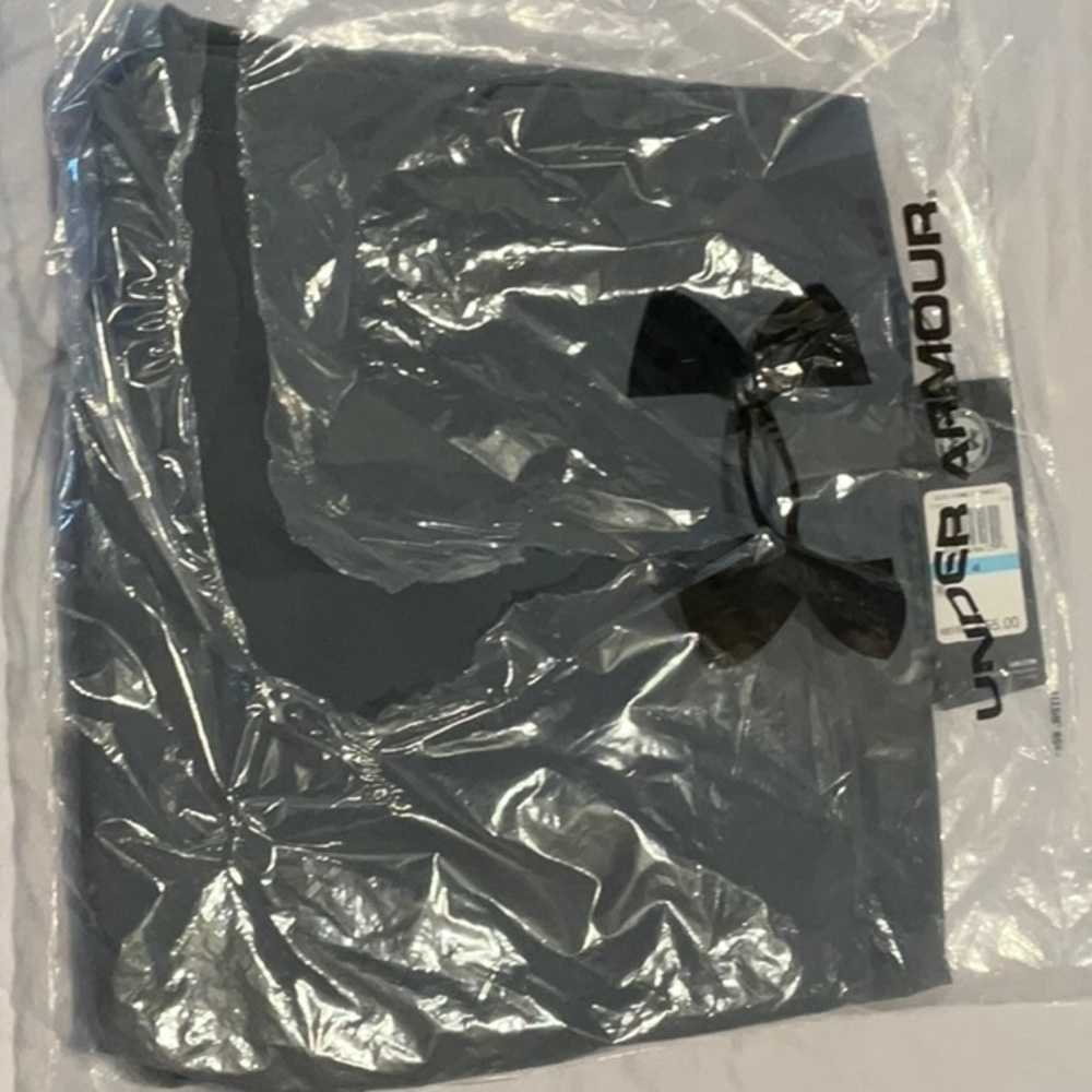 Under Armour men’s golf shorts NWT